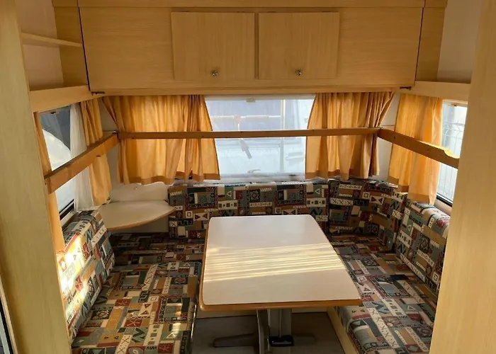 Kamp alanı Justarniacamp Przyczepa 5 Osobowa